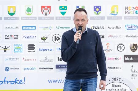 Ekipa kolesarjev v okviru projekta Dobrodelno okrog Slovenije tudi v Kamniku 2